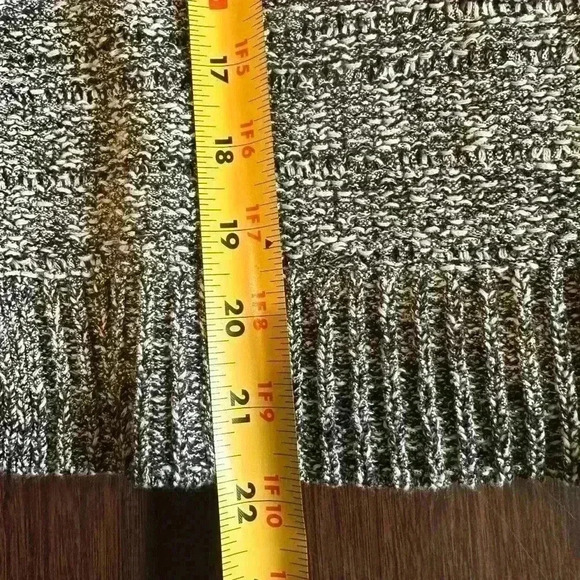 Apt 9 Black And White Dressy Women’s Sz M Sweater. Split Sides. CottonPoly Blend - Picture 8 of 8